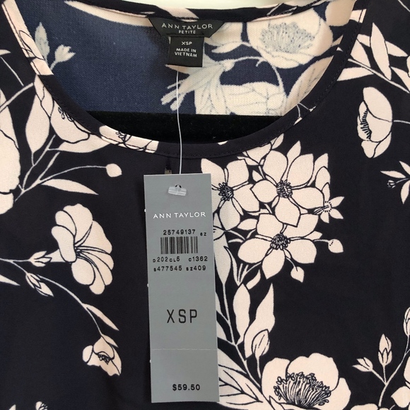 *HP* NWT! Ann Taylor Navy Floral Keyhole Blouse - Picture 7 of 7